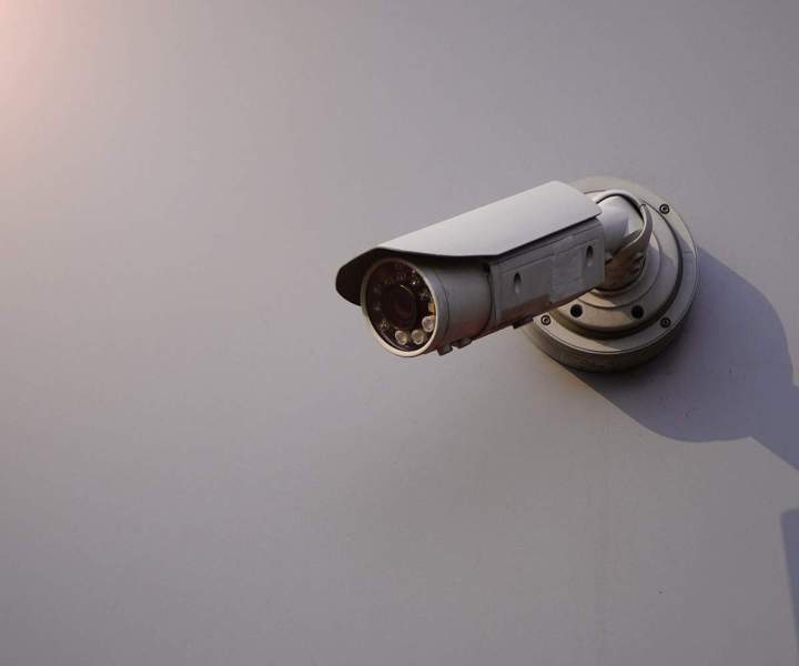 Mise en place de dispositifs de sécurité et de protection.